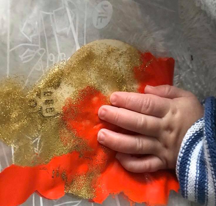 Peinture propre avec un bébé de 6 mois